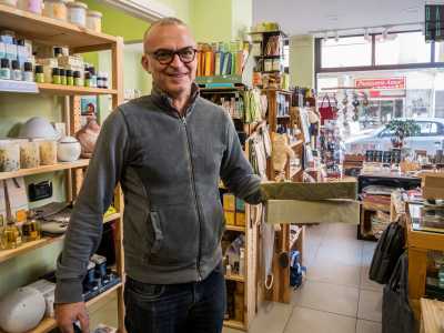 �Purtroppo gli avventori continuano a essere attratti dalle grosse marche � spiega il titolare 49enne Angelo � anche se io regalo sempre dei campioncini dei miei prodotti e a volte capita che i clienti tornino soddisfatti chiedendo di comprare alla spina�